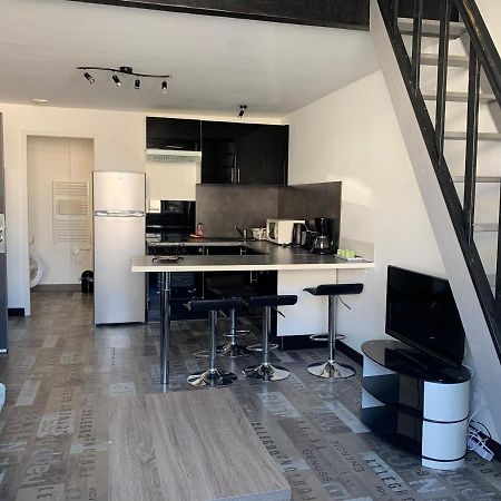 Appartement Tout Confort En Mezzanine A 20Mn A Pied Du Centre-Ville Avec Tv Et Wifi La Rochelle  Ngoại thất bức ảnh
